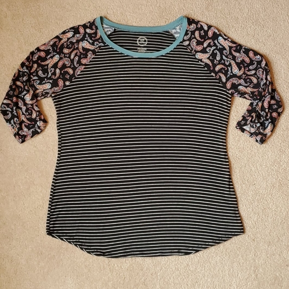 Maurices 24/7 paisley/stripe top size Large - Picture 5 of 9